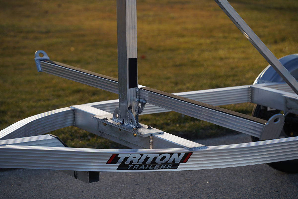 Triton 6-Place Kayak Trailer Closeup of Mast